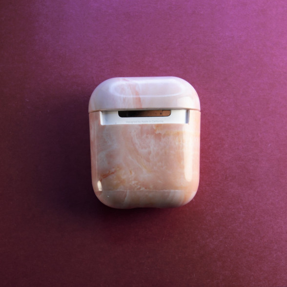 Dizainisks Airpods vačiņš ar Rozā marmora printu.